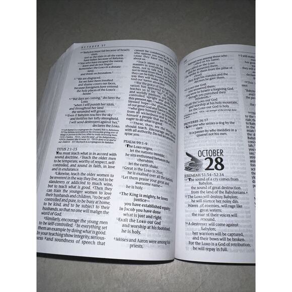 The One Year Bible Arranged in 365 Daily Readings NIV New International Version - Picture 7 of 13